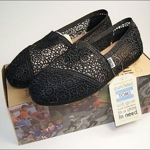 NIB Toms Moroccan Crochet Black Classics